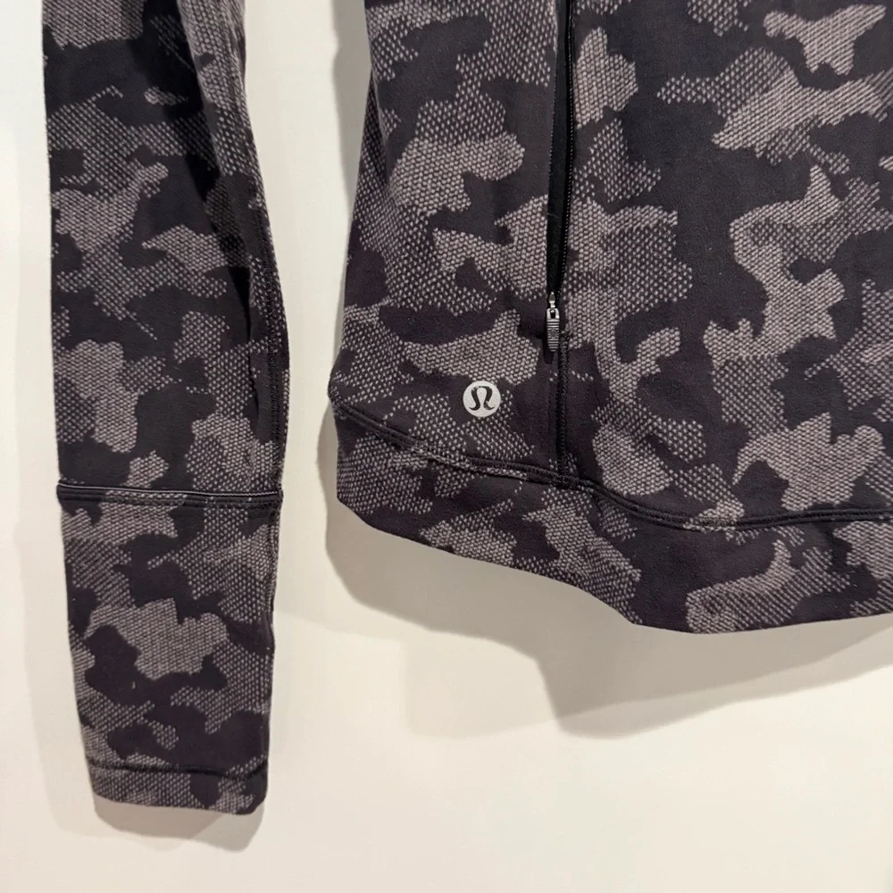 Lululemon Close to Crossing Long Sleeve *Rulu
Heritage Camo - Picture 3 of 7